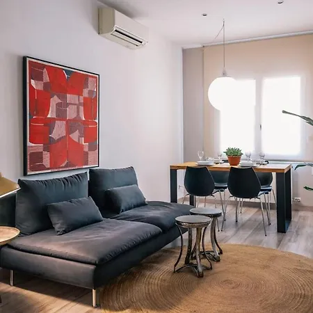 Comfortable 3-bedroom Next To Sagrada Familia